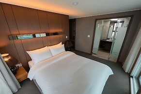 Jinju Raon Stay in Perla