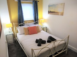 Modern Comfy 2-bedroom Flat in St Helens