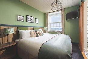Rock Point Inn