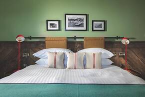 Rock Point Inn
