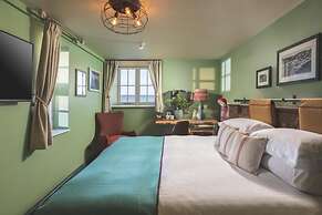 Rock Point Inn
