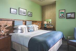 Rock Point Inn