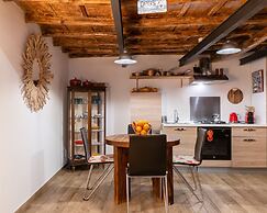City Center Apartment - Sleeps 2 - Pet Friendly