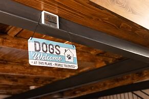 City Center Apartment - Sleeps 2 - Pet Friendly