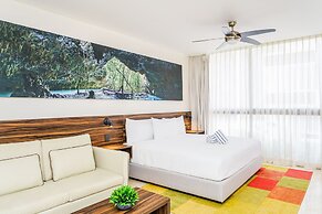 New Chic Studio Space with Jungle Roof Pool & Lounge