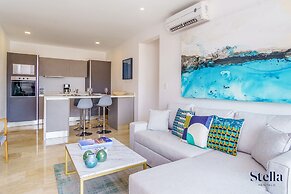 Grand Oceanview Condo with Rooftop Pools