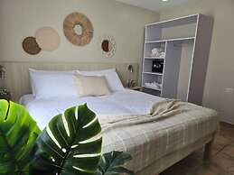 Rooi Santo Residence
