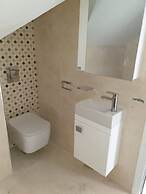 2-bed - Sleeps 4 - With Parking