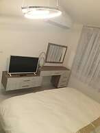 2-bed - Sleeps 4 - With Parking