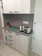 2-bed - Sleeps 4 - With Parking
