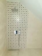 2-bed - Sleeps 4 - With Parking