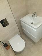 2-bed - Sleeps 4 - With Parking