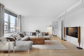 Sanders Monarch - Nice 1-bdr Apt With Balconies