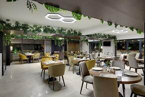 Leo suites Hotel