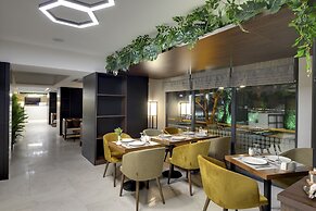 Leo suites Hotel