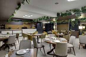 Leo suites Hotel
