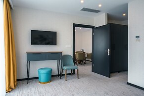 Leo suites Hotel
