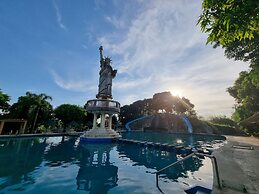 Libertyland Waterpark Resort