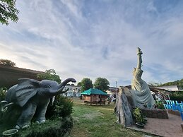 Libertyland Waterpark Resort