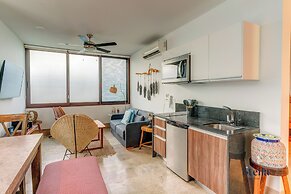 Private Rooftop 1BR Condo with Stunning Common Areas by Stella Rentals