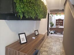 Singular Antara Polanco