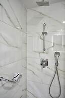 Chic n Bright 3 Bd Apt with Hilton View