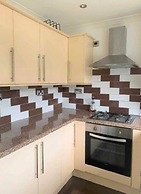 Lovely 4-bed Apartment in Harrow