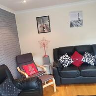 Lovely 4-bed Apartment in Harrow