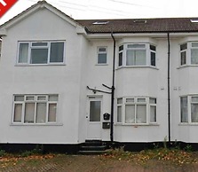 Lovely 4-bed Apartment in Harrow