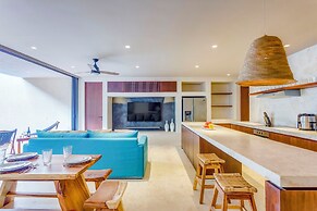 Gorgeous Flowy Space with Wrap-around Private Pool