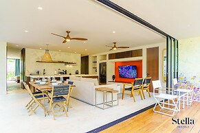 Gorgeous Flowy Space with Wrap-around Private Pool