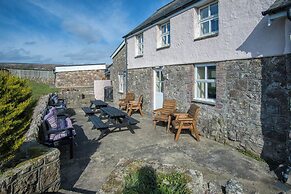 Bunk House - 4 Bedroom - Llangenith