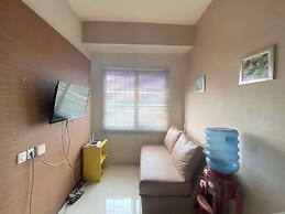 Cozy 2Br At Pinewood Apartment