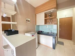 Cozy 2Br At Pinewood Apartment
