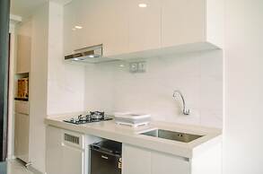 Comfortable Studio With Pool View At Sky House Bsd Apartment