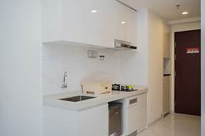 Homey And Minimalist Studio At Sky House Bsd Apartment