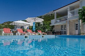 Holiday Villa Perna with Swimming Pool