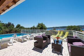 Holiday Villa Perna with Swimming Pool