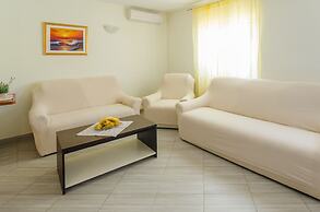 Holiday Villa Perna with Swimming Pool