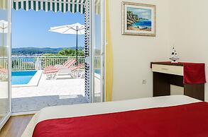 Holiday Villa Perna with Swimming Pool