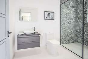 Onyx by Blue Sky Luxury