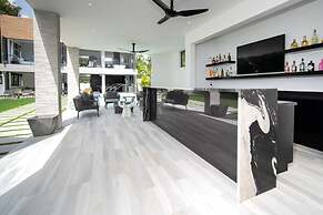 Onyx by Blue Sky Luxury