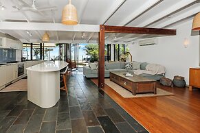 Absolute Beachfront House with Private Pool