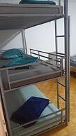 Entire Flat Close to Airport, Train, Center for 7