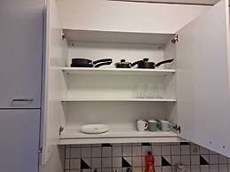 Entire Flat Close to Airport, Train, Center for 7