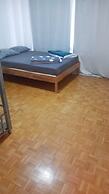 Entire Flat Close to Airport, Train, Center for 7