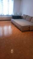 Entire Flat Close to Airport, Train, Center for 7
