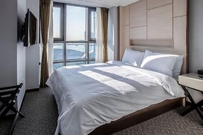 Griffin Bay Hotel