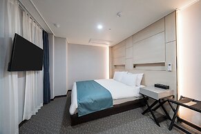Griffin Bay Hotel
