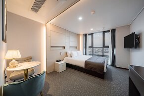 Griffin Bay Hotel